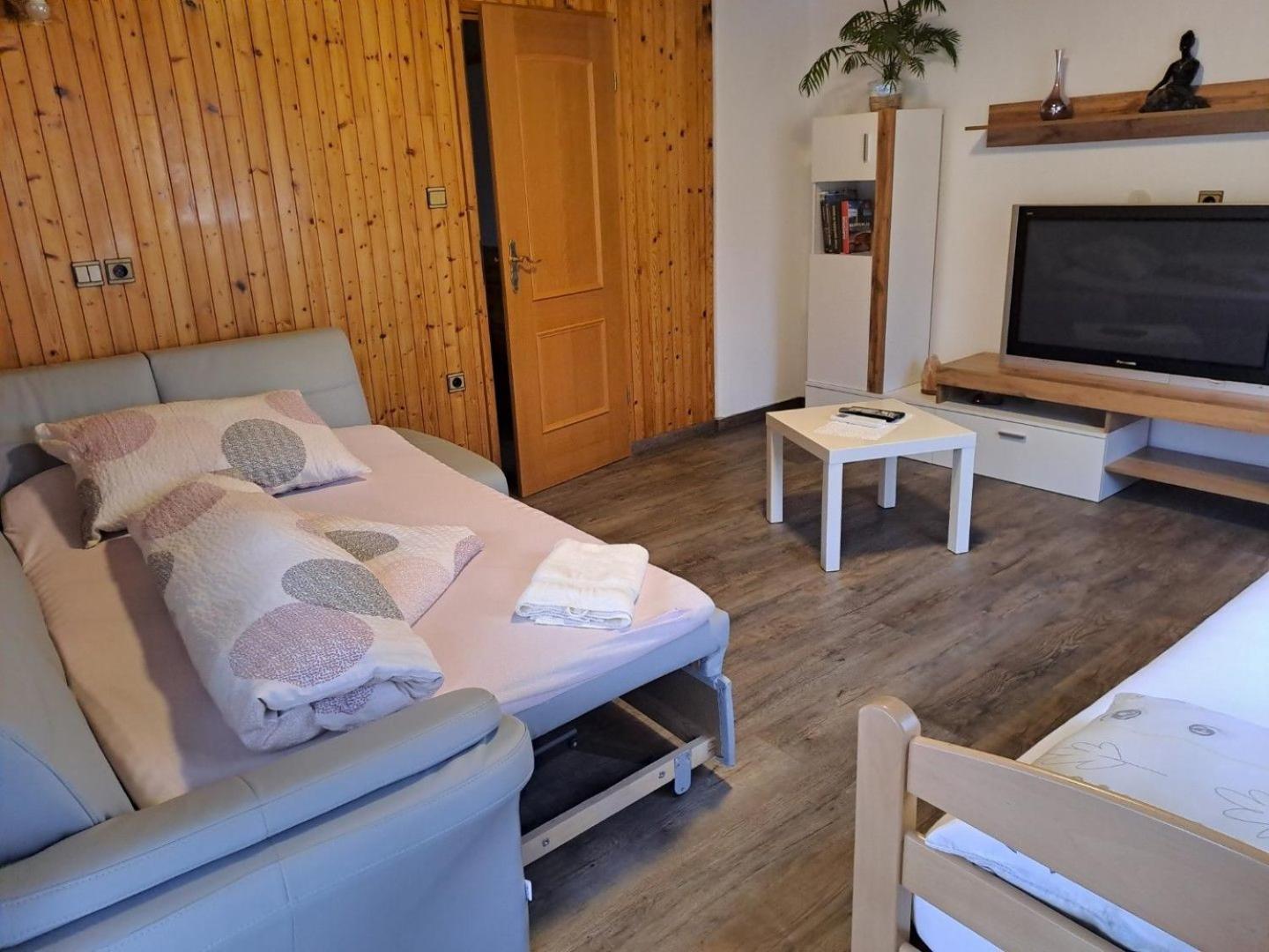 Kiara Rooms 耶塞尼采 外观 照片