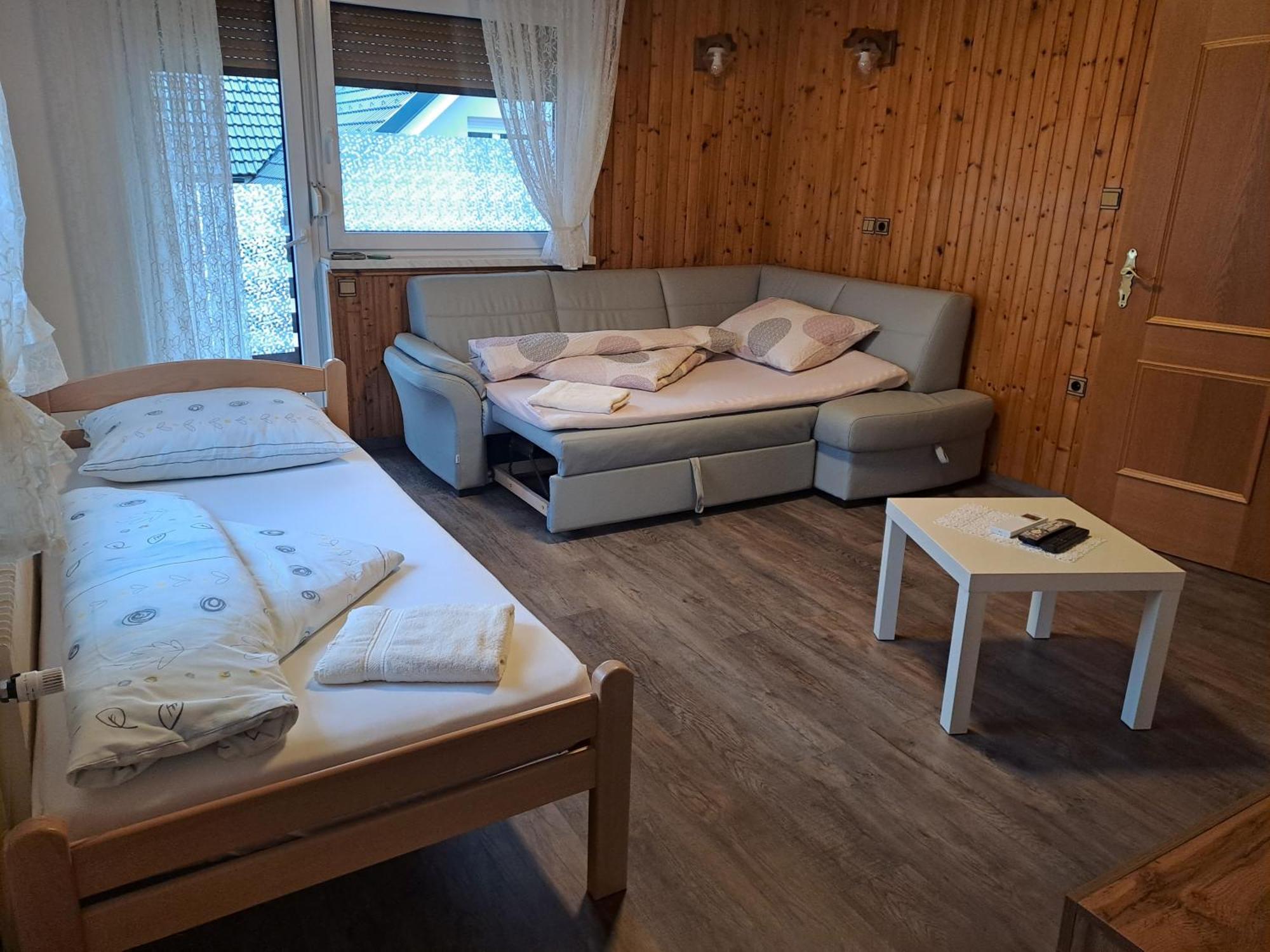 Kiara Rooms 耶塞尼采 外观 照片