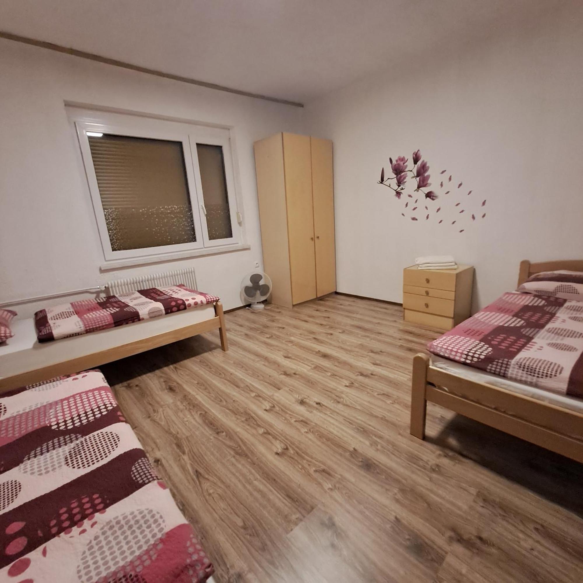 Kiara Rooms 耶塞尼采 外观 照片